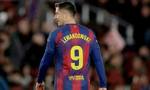 برشلونة يدرس بجدية عدم التعاقد مع بديل نجم لروبرت ليفاندوفسكي
